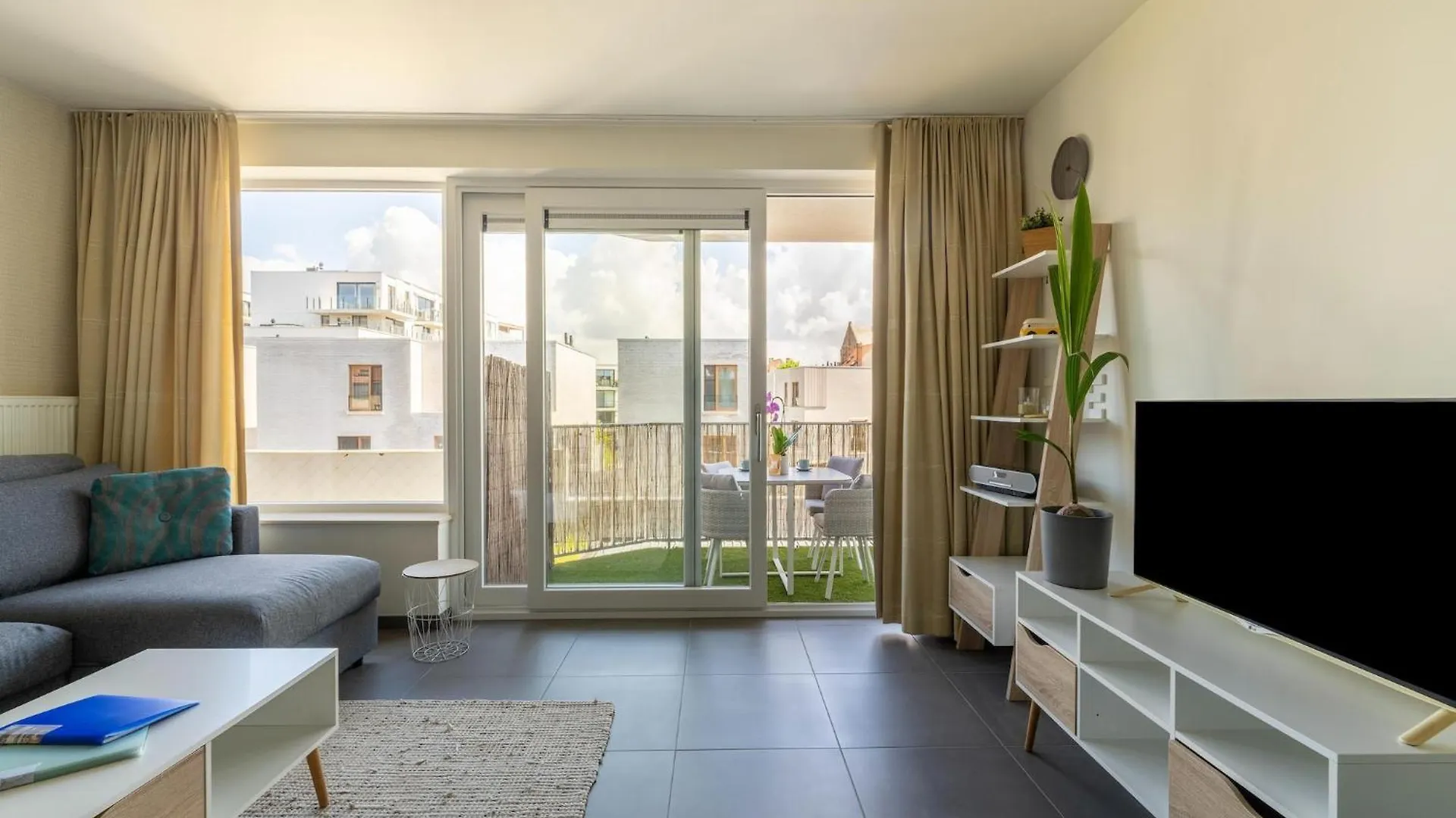 Cozy 2-Room Apartment In The Center Of Ostend, Cleaning Included Bélgica